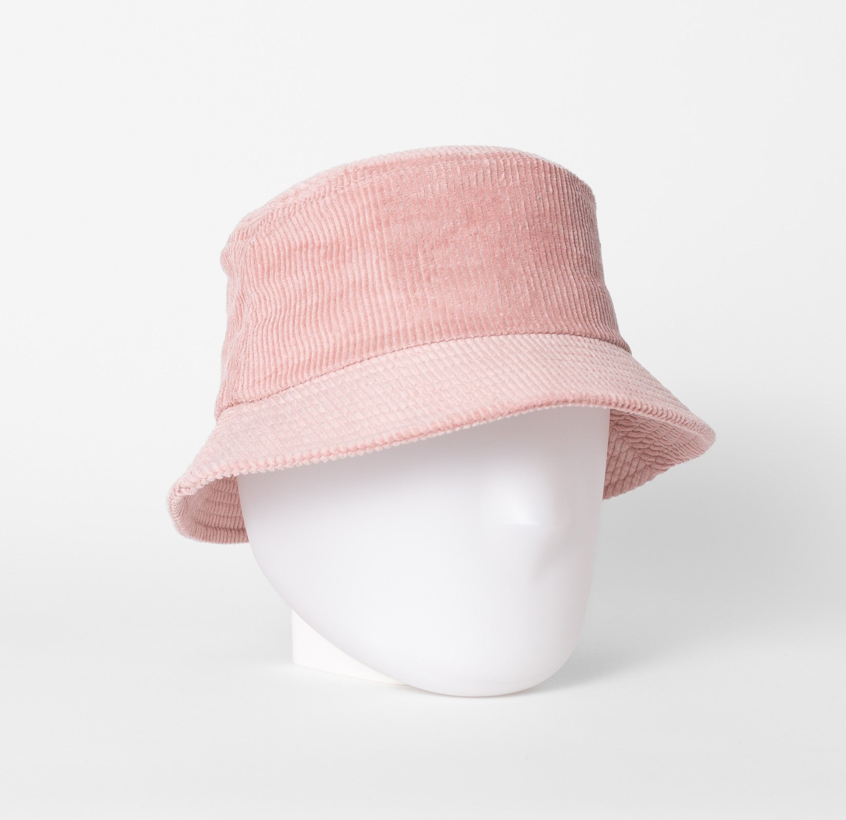 Deze gebreide vissershoed van COS is ideaal voor de herfst Deze gebreide vissershoed van COS is ideaal voor de herfst